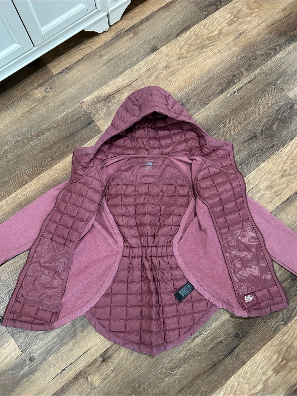 The North Face Womens Endeavor Thermoball Quilted Jacket in Plum | Size Small - Picture 7 of 15